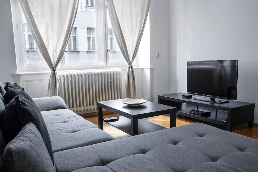 Prince Matyas Apartment Prague Exterior photo