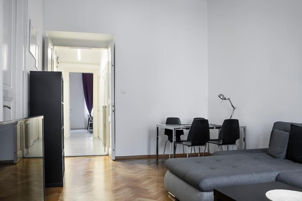 Prince Matyas Apartment Prague Exterior photo